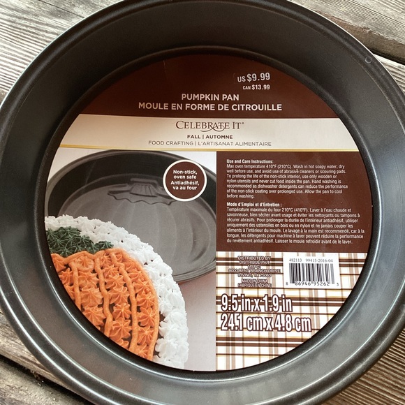 Celebrate It Halloween Baking Pan and Silicone Mold - Picture 2 of 6